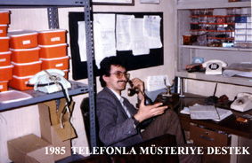 Kemal Doğrusöz 1985 yılında müşteriye telefonda destek verirken
